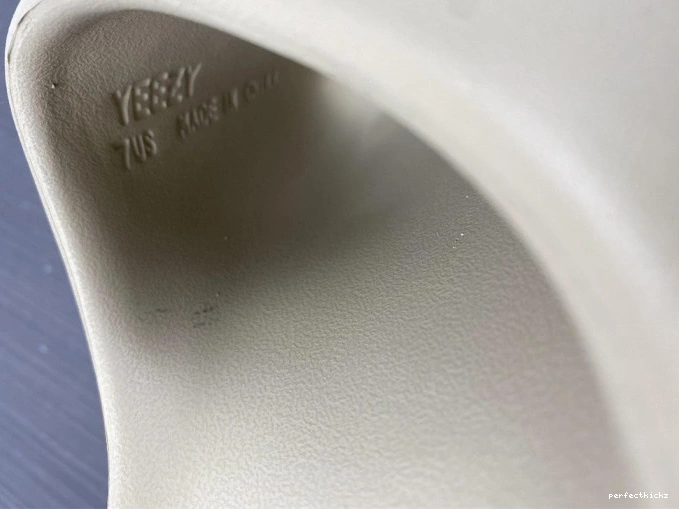 Slide Yeezy Pure GW1934 Adidas 0801